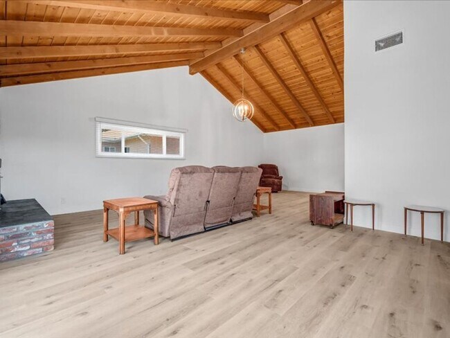 Building Photo - 4847 Ocana Ave