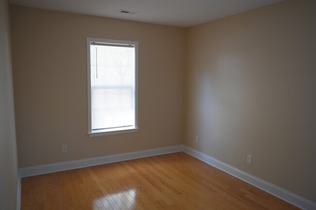 Building Photo - 1528 Wagon Ct