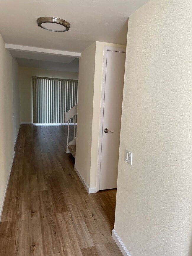Building Photo - Terrific 3Br/2.5Ba Townhome in Scripp Ranch
