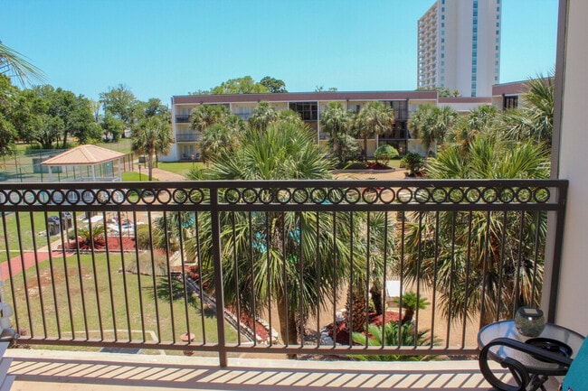 Building Photo - 2046 Beach Blvd