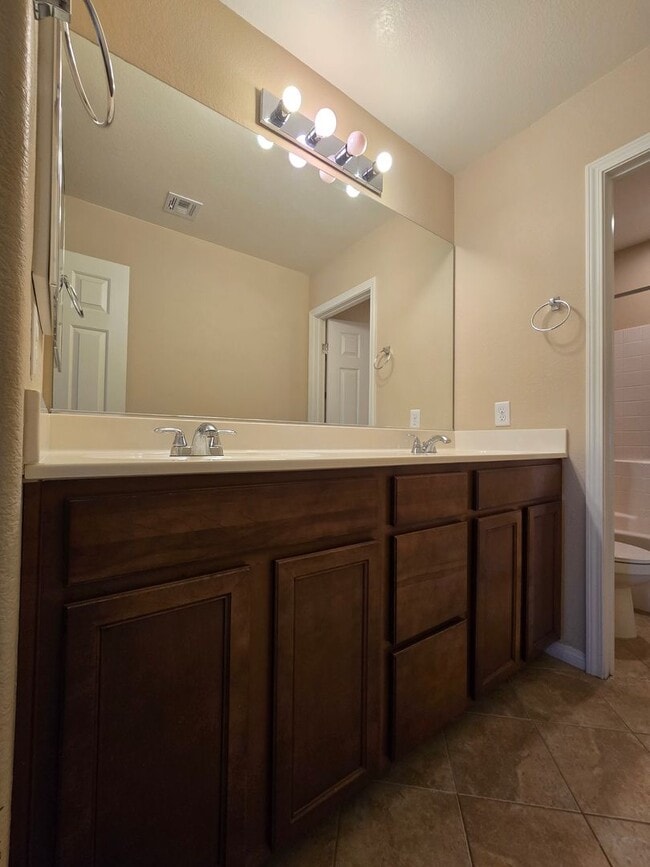 Building Photo - An Amazing 3 Bedroom Home in South East Las Vegas.