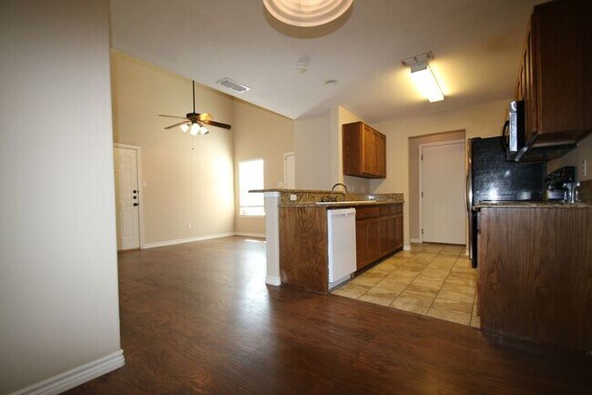 Building Photo - ~INVITING 3/2.5 Townhome Includes Granite in Kitchen & All Kitchen Appliances***Landscaping Inclu...