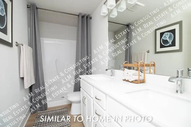 Building Photo - 217 NE Crossing Oaks Ln