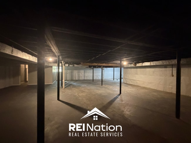 Building Photo - MASSIVE BESSEMER RENTAL! 4BR/2.5BA | High Ceilings & Brick Fireplace | 2-Car Garage!