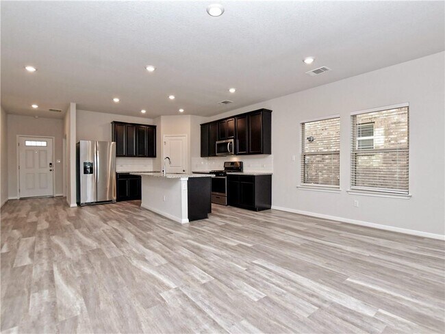 Building Photo - 517 Gabrielle Anne Dr