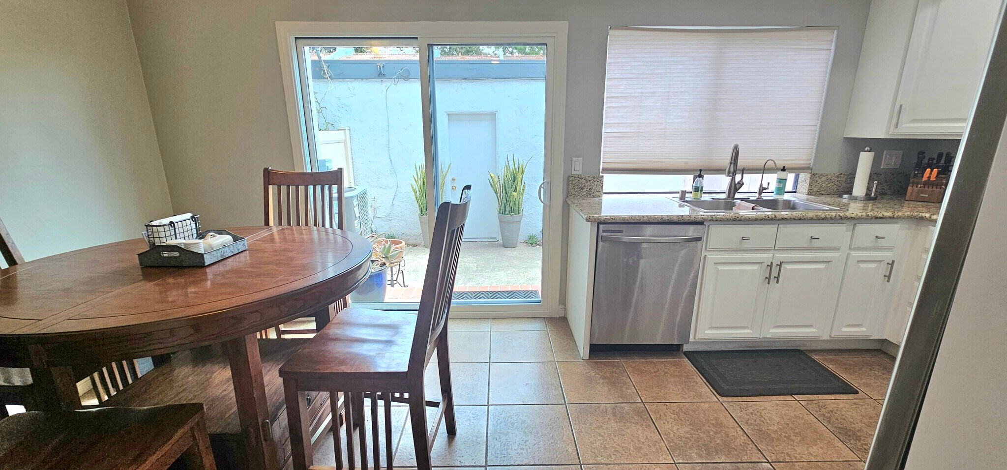 Dining Area in Kitchen - 1910 W Palmyra Ave