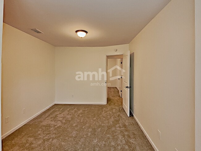 Building Photo - 125 Kingland St