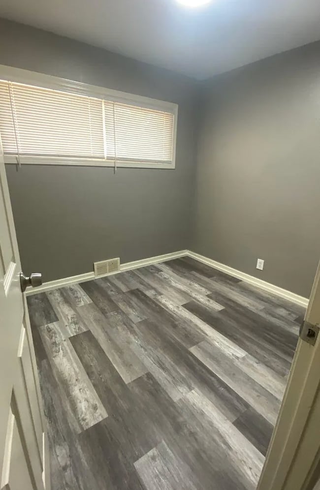 Building Photo - 4 Bed, 1 Bath Home in South Kansas City!