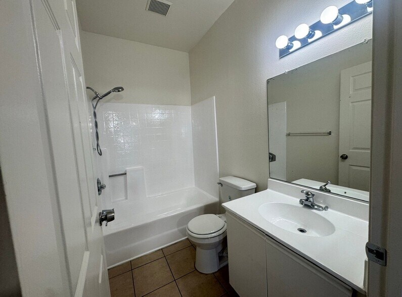 Building Photo - 4343 Whitsett Ave