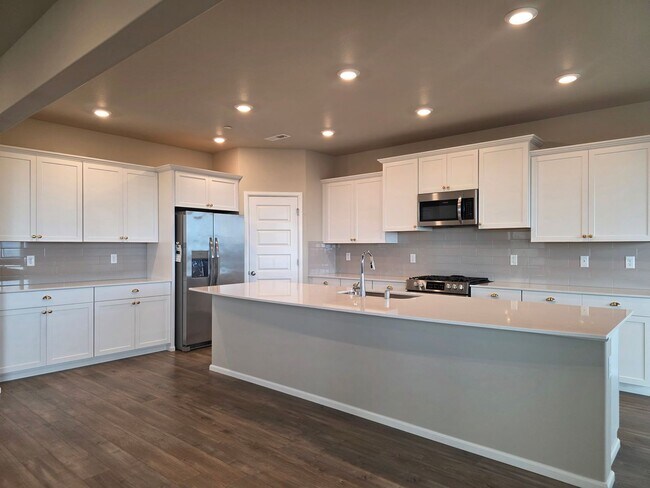 Building Photo - 4 Bedroom Home in Soundview Estates!