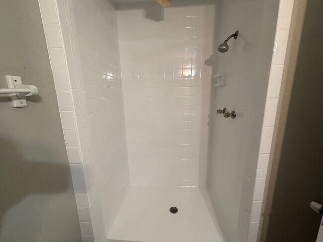 Building Photo - 1021-1023 Vera Court