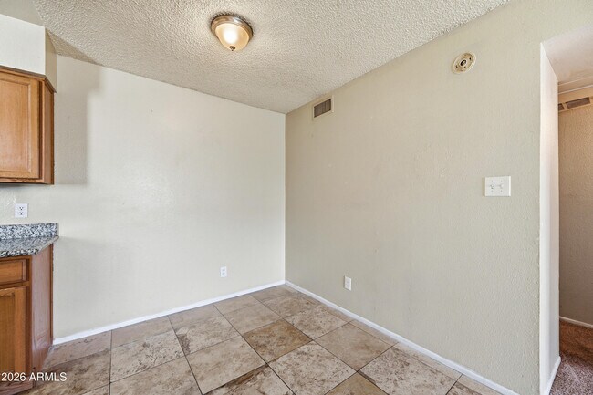 Building Photo - 4410 N Longview Ave