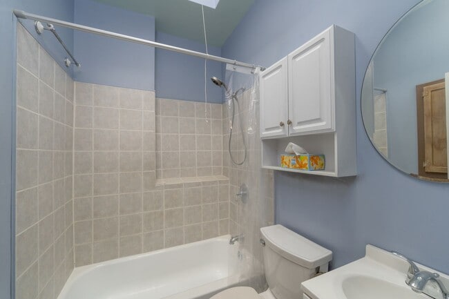 Building Photo - 3-Bedroom, 2-Bathroom in Brewers Hill