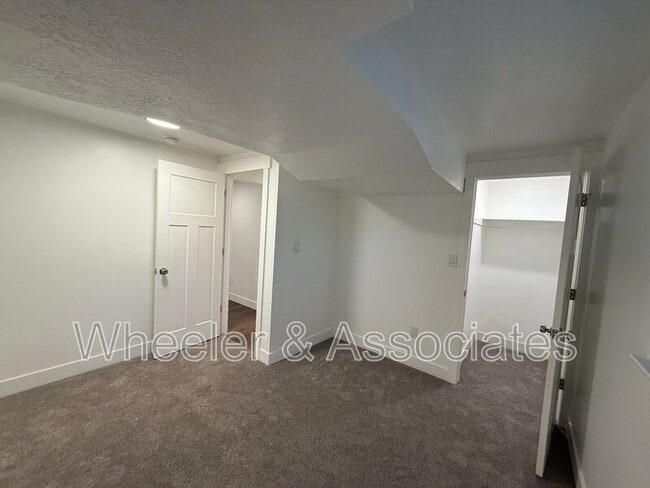 Building Photo - 3718-3718 Brinker Ave