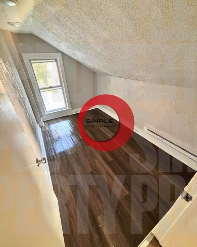 Building Photo - Cozy 3 bedroom 1 bath house