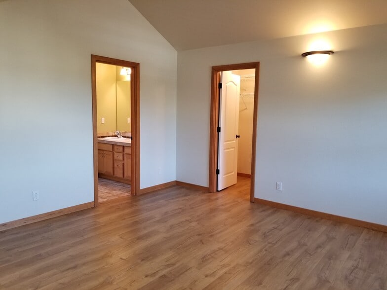 Building Photo - 3532 Skylark Loop