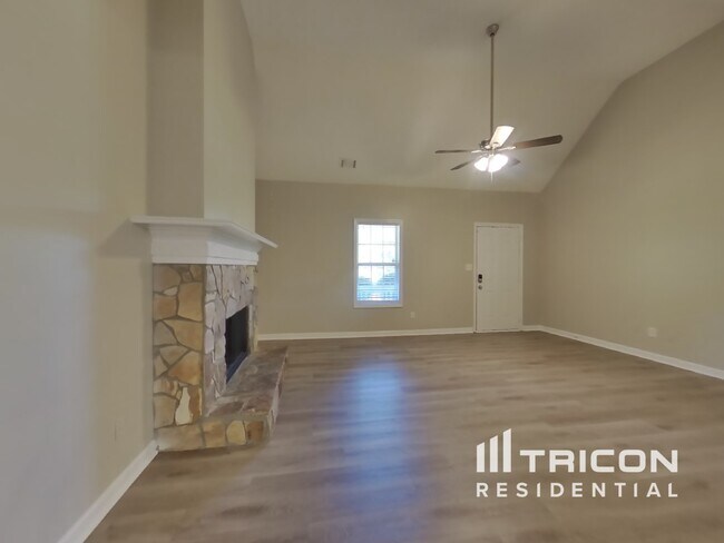 Building Photo - 280 Chestnut Dr