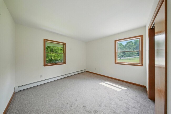 Building Photo - 501 Burlingham Rd