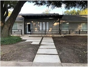 Building Photo - 6826 Kingsbury Dr