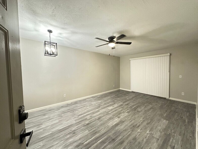 Building Photo - 2814 E Kathleen Rd