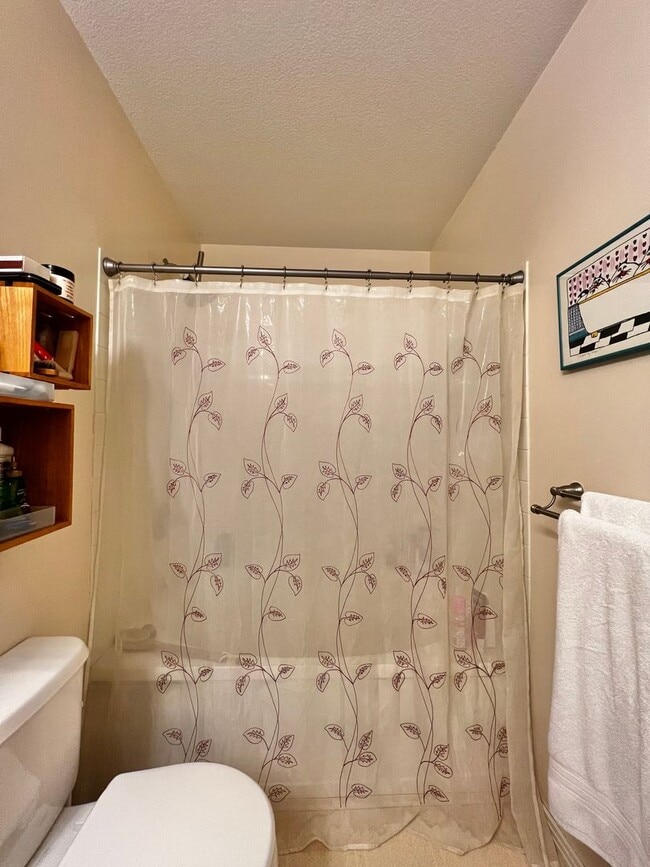 Building Photo - 3 bedroom 2 bathroom Condo in West Fort Co...