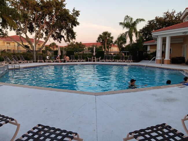 Building Photo - 1020 Villagio Cir