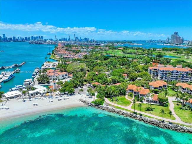 Building Photo - 15212 Fisher Island Dr