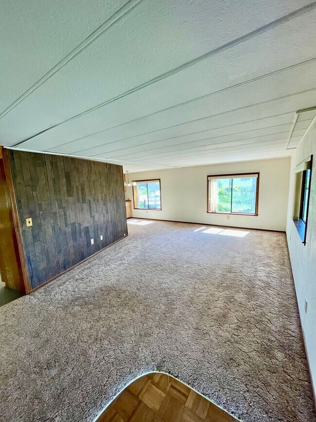 Building Photo - Rural living at its finest!  Large 3bdrm 2...