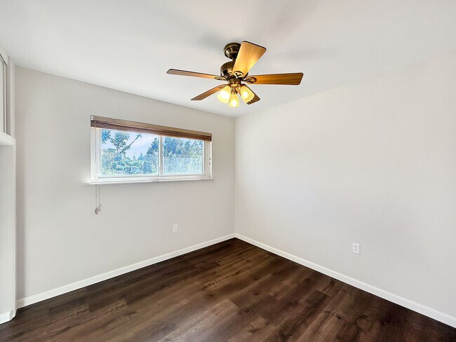 Building Photo - Beautiful 4BD/2BA W/ Attached Garage in Cl...