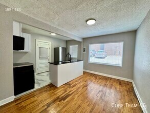Building Photo - 1112 W 45th St