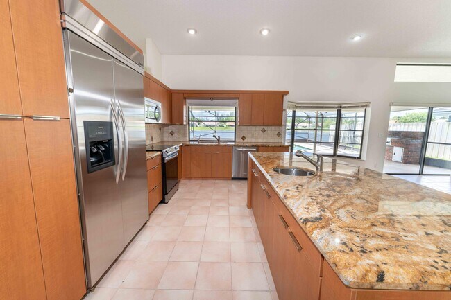 Building Photo - 11511 Island Lakes Ln