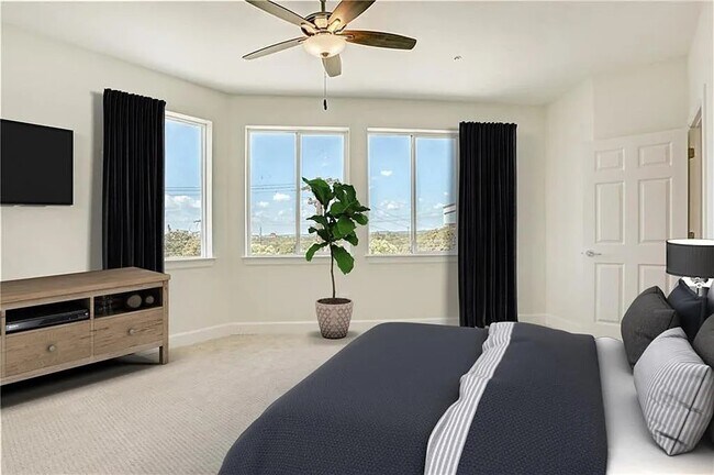 Building Photo - 4001 Red River St