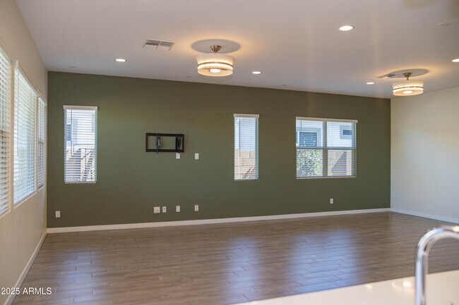 Building Photo - 4336 E Austin Dr