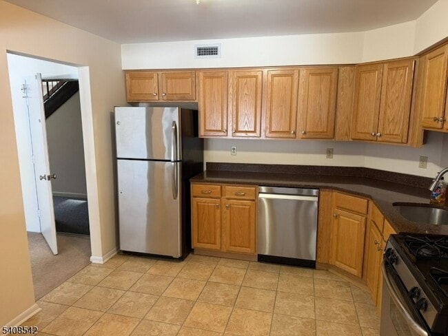 Building Photo - 172 Drake Ln