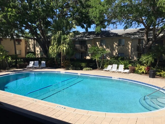 Building Photo - Avalon 2Bedrooms/1Bath Condo with front-row pool view!