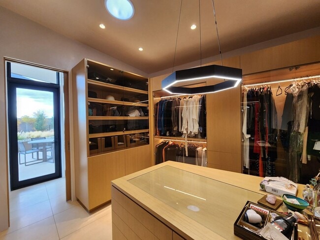 Building Photo - 36 Plz del Centro