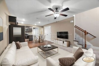 Building Photo - Timber Trails Townhomes - FREE RENT - Ask us how!