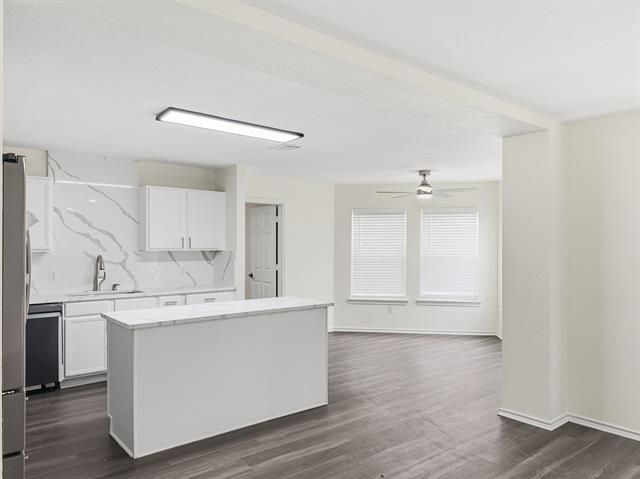 Building Photo - 12214 Peachtree Ln