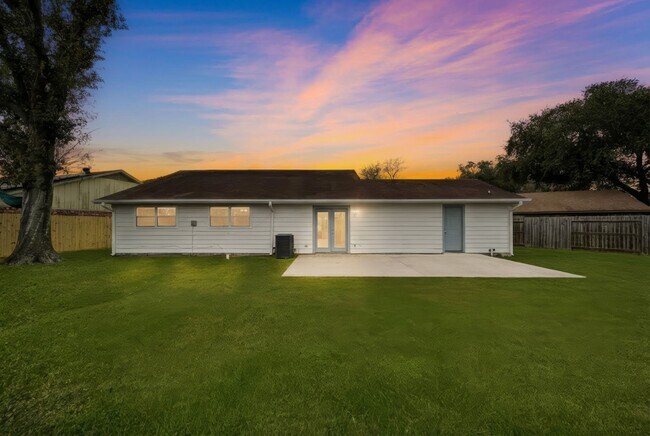 Building Photo - 9602 Lawngate Dr