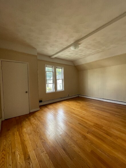 Building Photo - 76 Walnut St