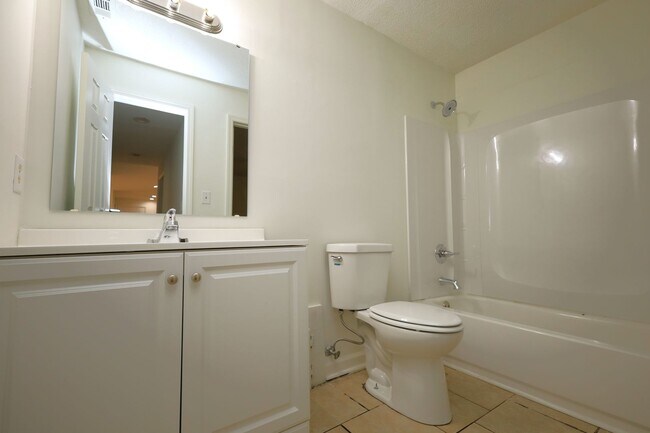 Building Photo - 2816 Kirkwood Cir