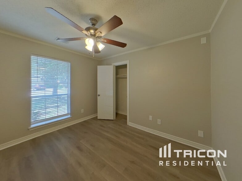 Building Photo - 8620 Santa Clara Dr