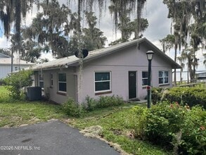 Building Photo - 1464 SE County Rd 21b
