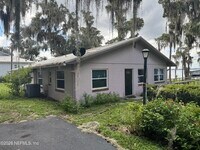 Building Photo - 1464 SE County Rd 21b