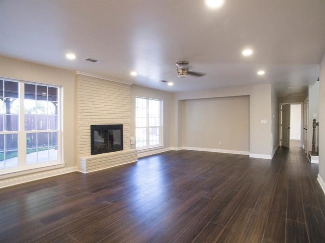 Building Photo - 10602 Riverview Dr