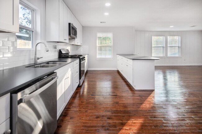 Building Photo - 3234 Berry St