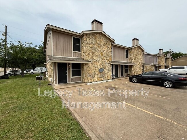Building Photo - 1610 Sun Valley Dr