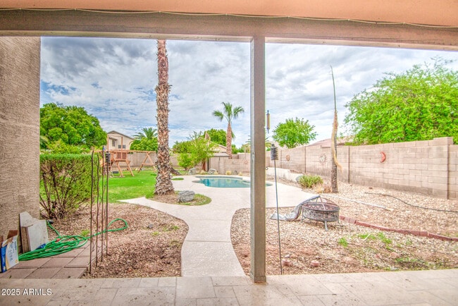 Building Photo - 3938 E San Pedro Ave