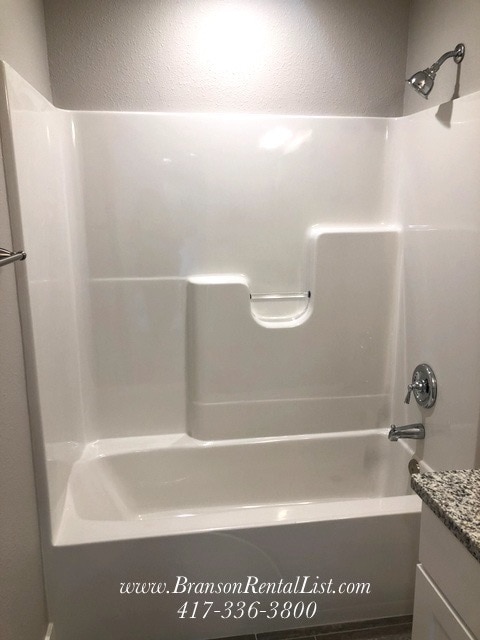 Building Photo - Clean and coming soon!