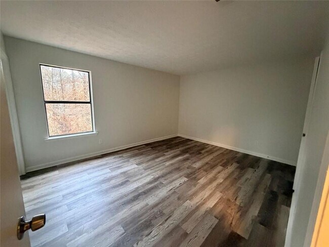 Building Photo - 1909 Suwanee Valley Rd NW